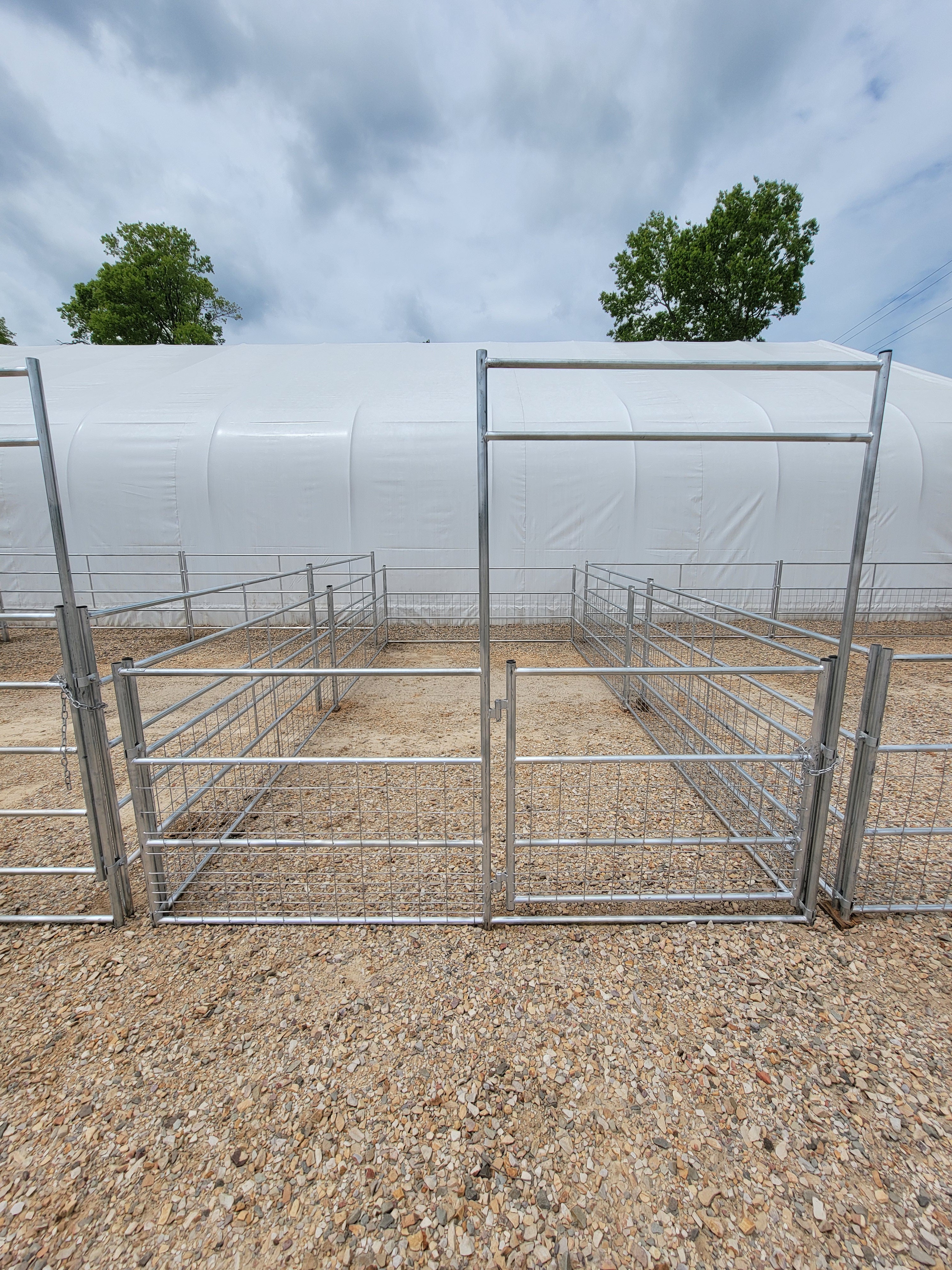 Galvanized 10 Ft X 20 Ft 4-Rail with Mesh Stall Kit