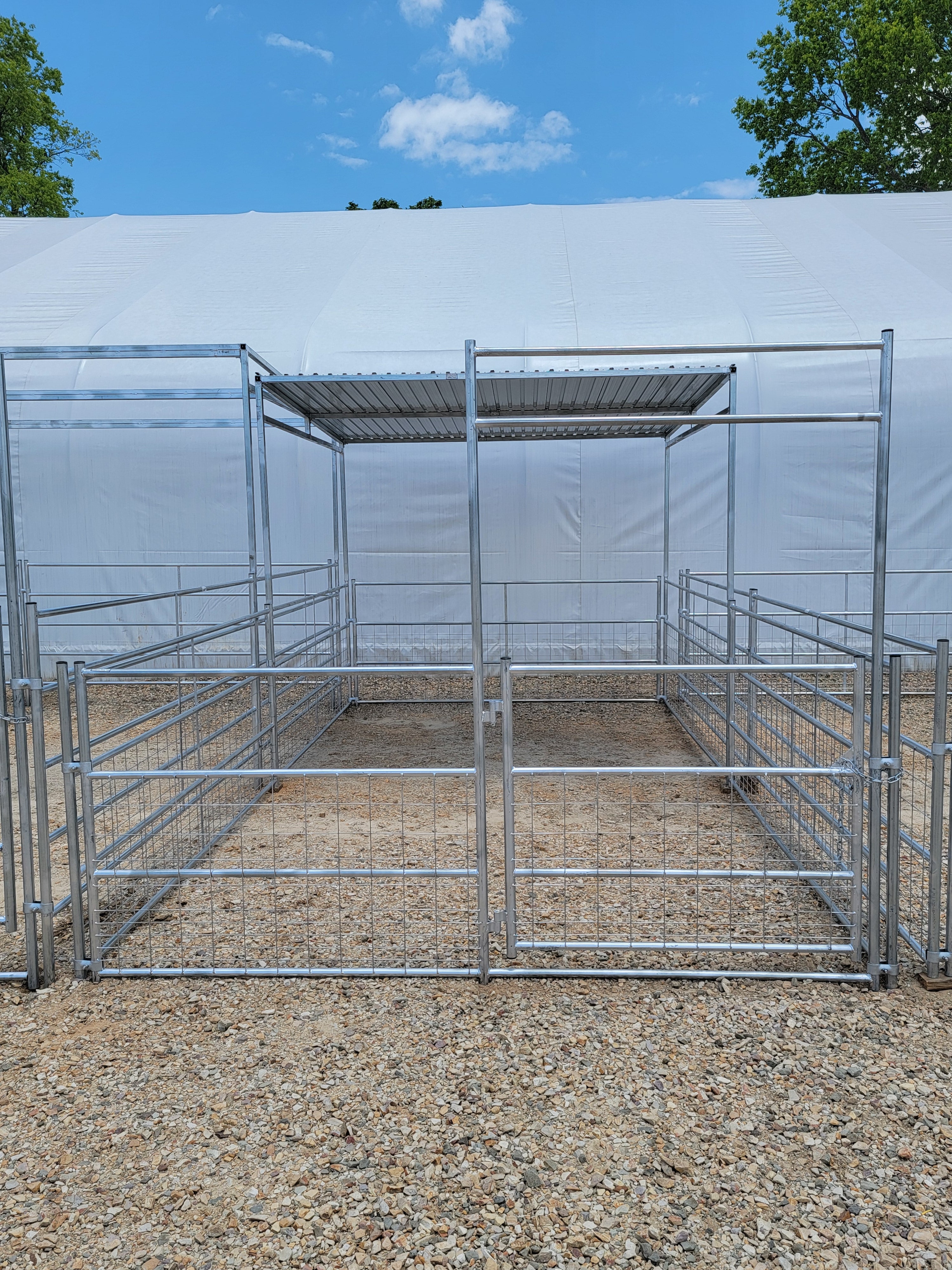 Galvanized 10 Ft X 20 Ft 4-Rail with Mesh Stall Kit with Roof
