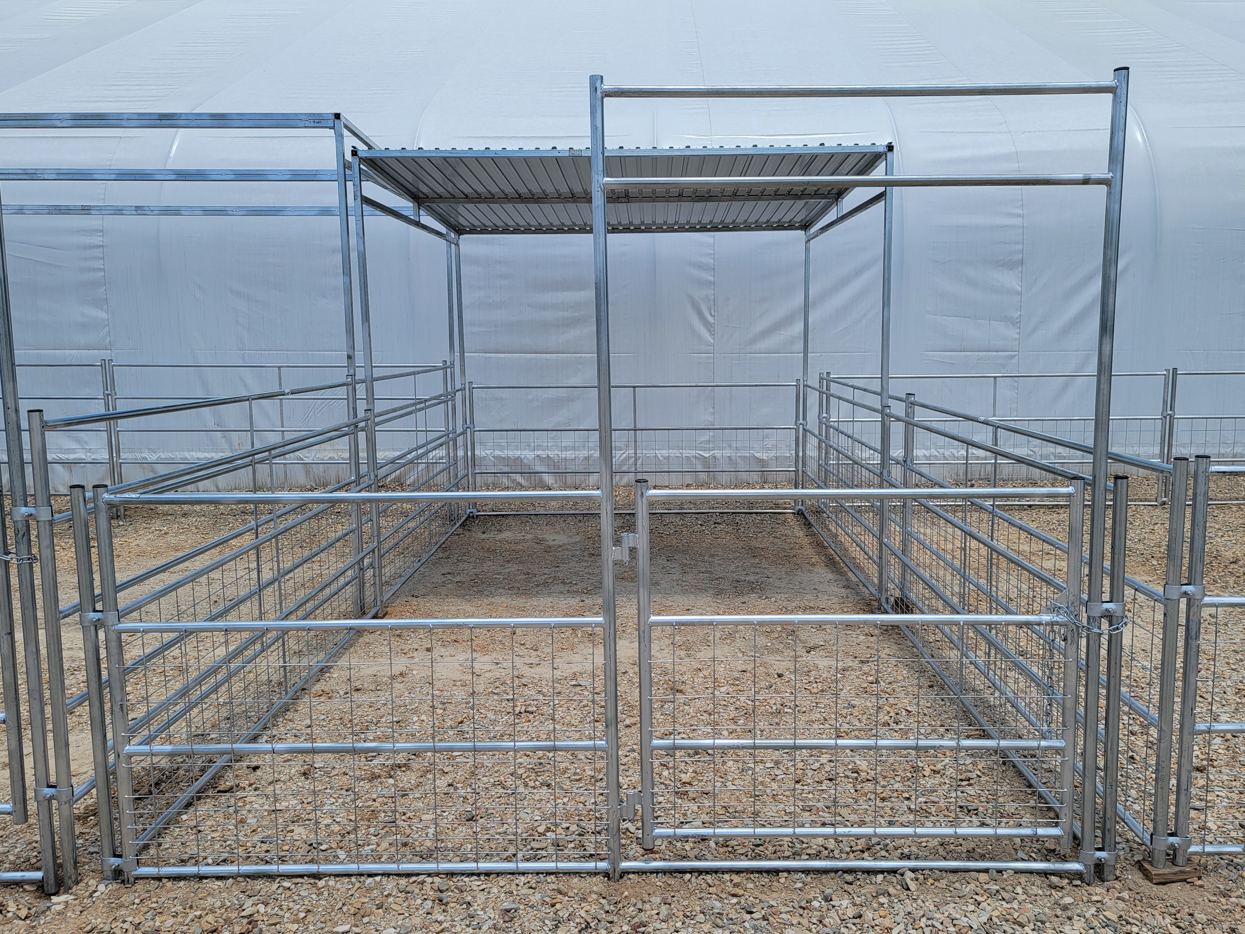 Galvanized 10 Ft X 20 Ft 4-Rail with Mesh Stall Kit with Roof