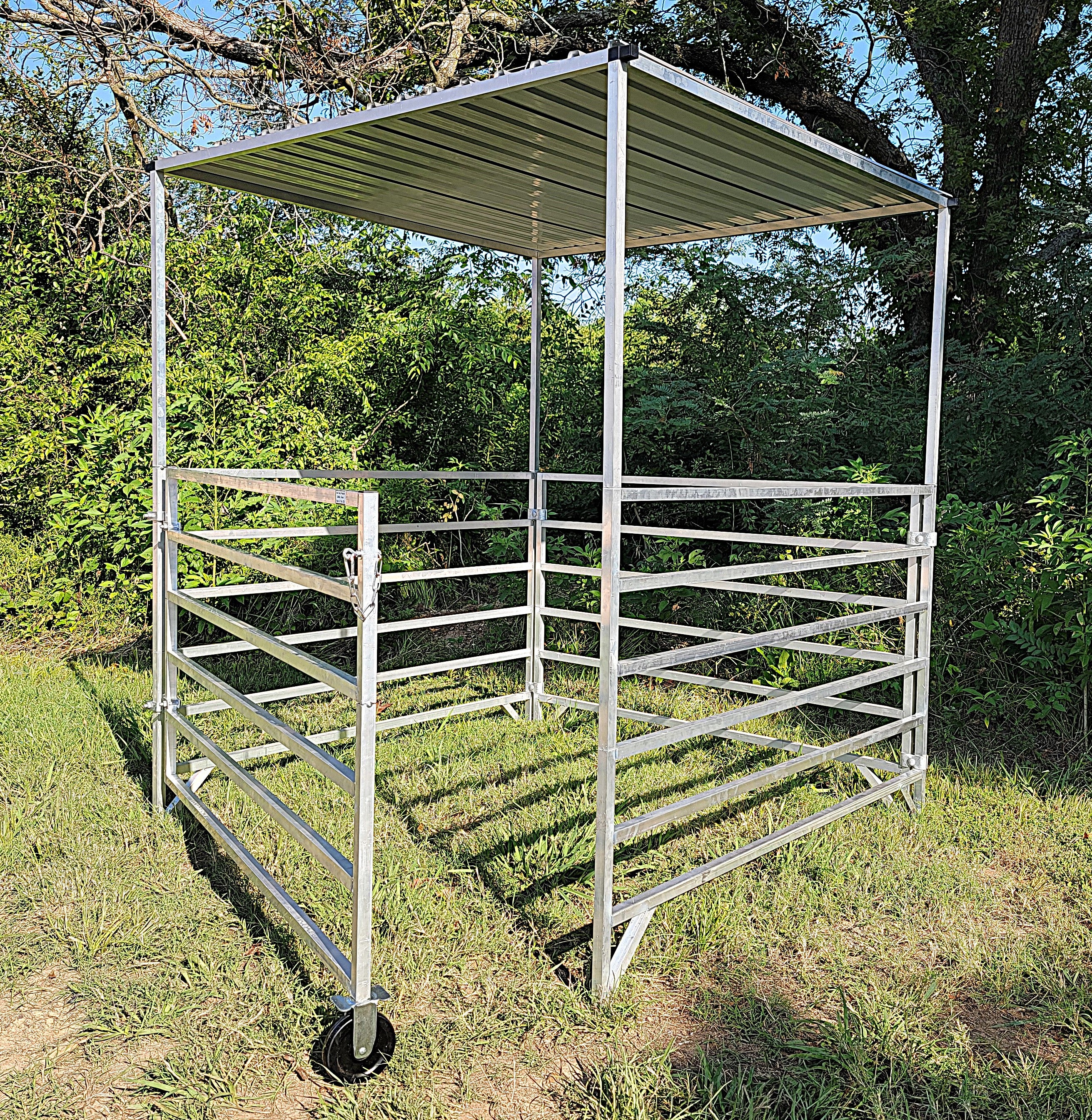 Aluminum 5 Ft X 5 Ft 6 Rail Stall Kit with Shade Canopy (3 Panels, 1 Gate, 1 Shade Canopy)