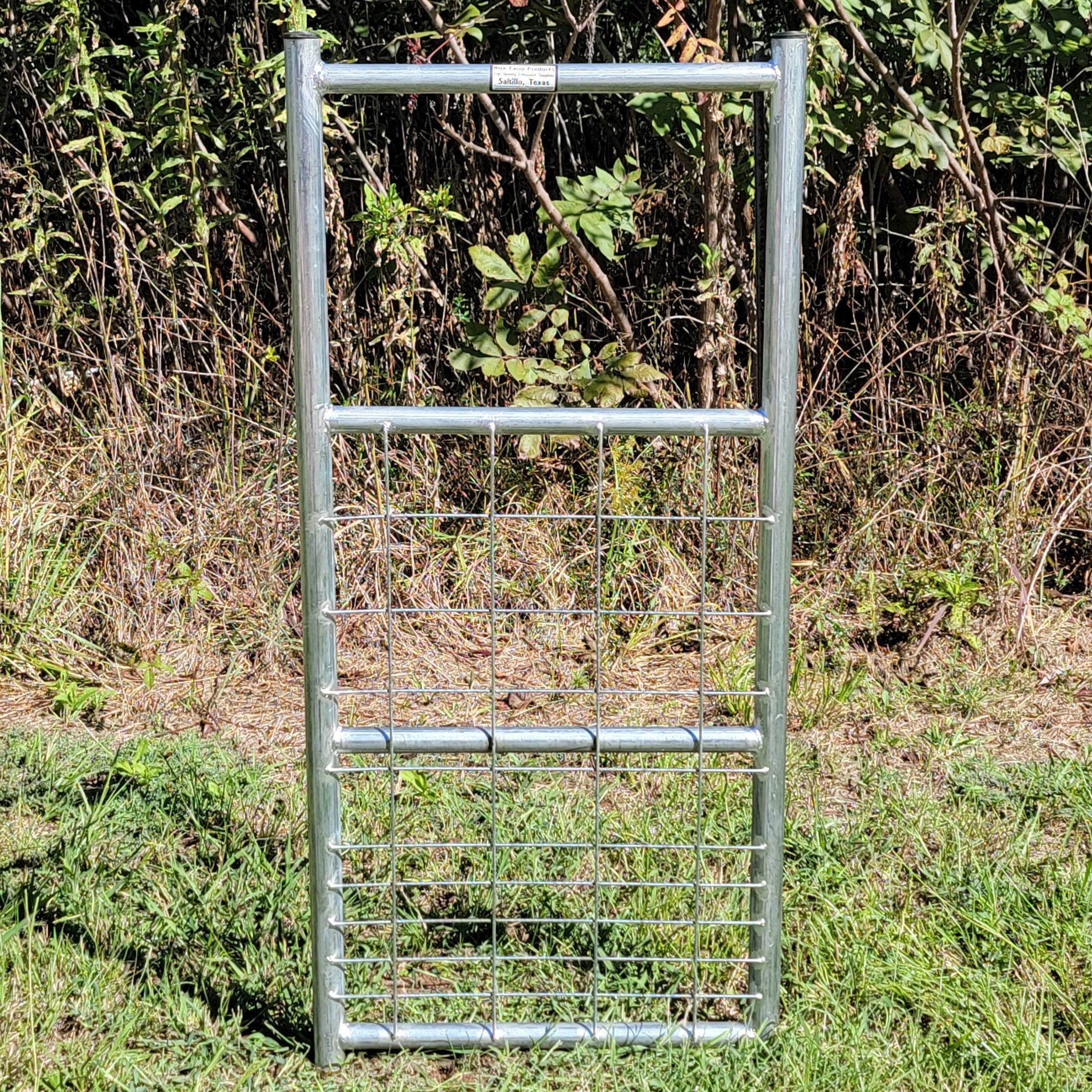 Galvanized 23 Inch Long 4 Rail with Mesh Panel for Small Livestock