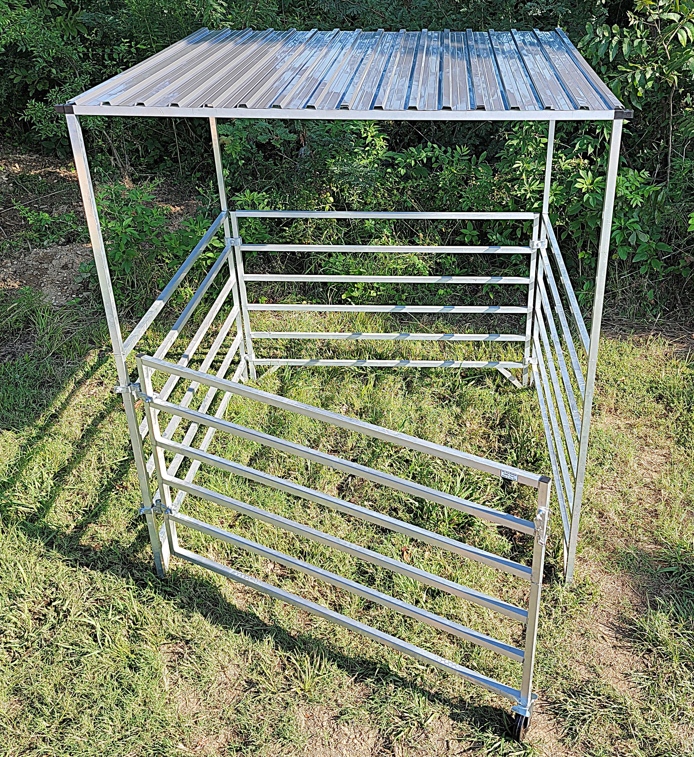 Aluminum 5 Ft X 5 Ft 6 Rail Stall Kit with Shade Canopy (3 Panels, 1 Gate, 1 Shade Canopy)