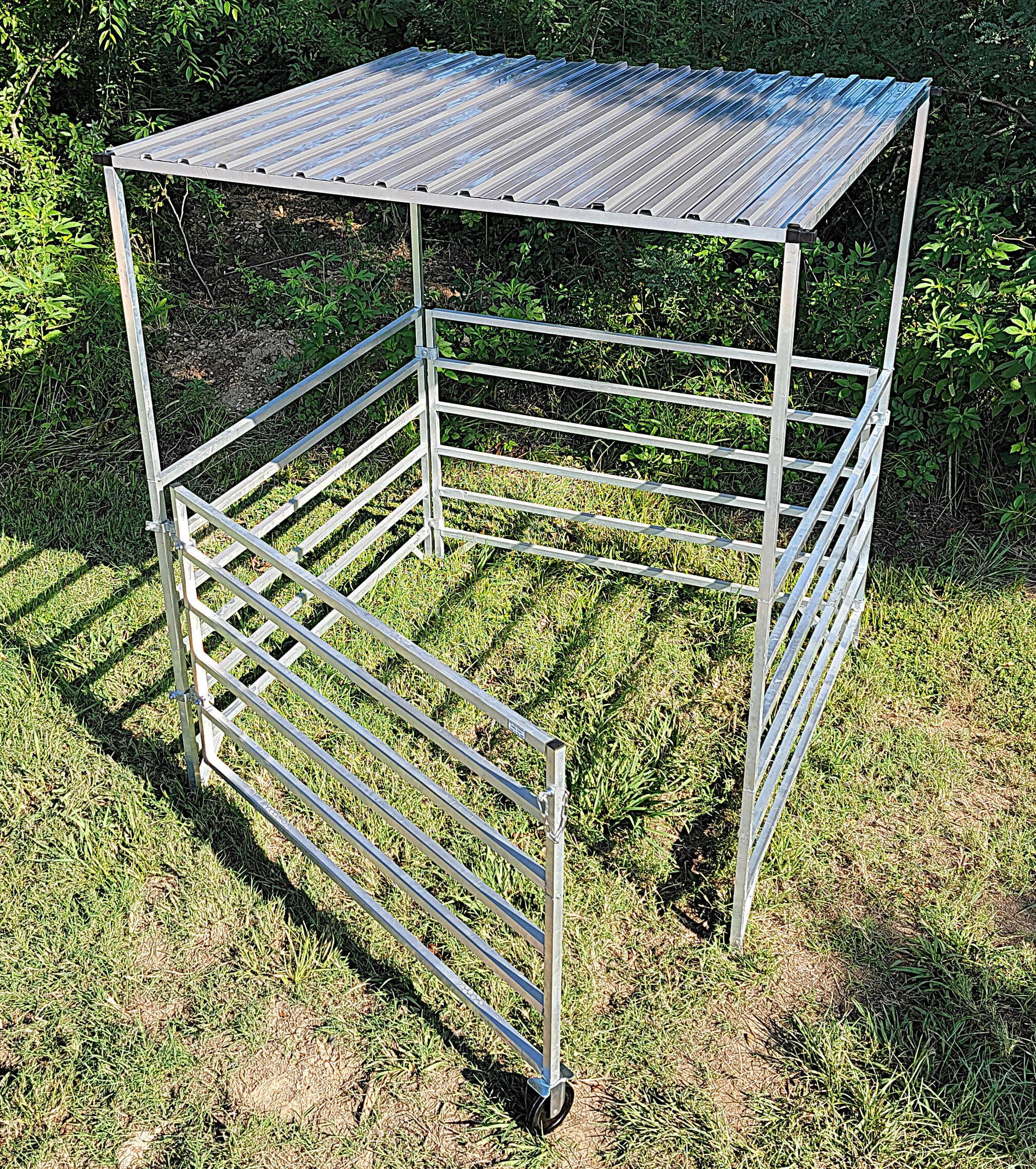 Aluminum 5 Ft X 5 Ft 6 Rail Stall Kit with Shade Canopy (3 Panels, 1 Gate, 1 Shade Canopy)