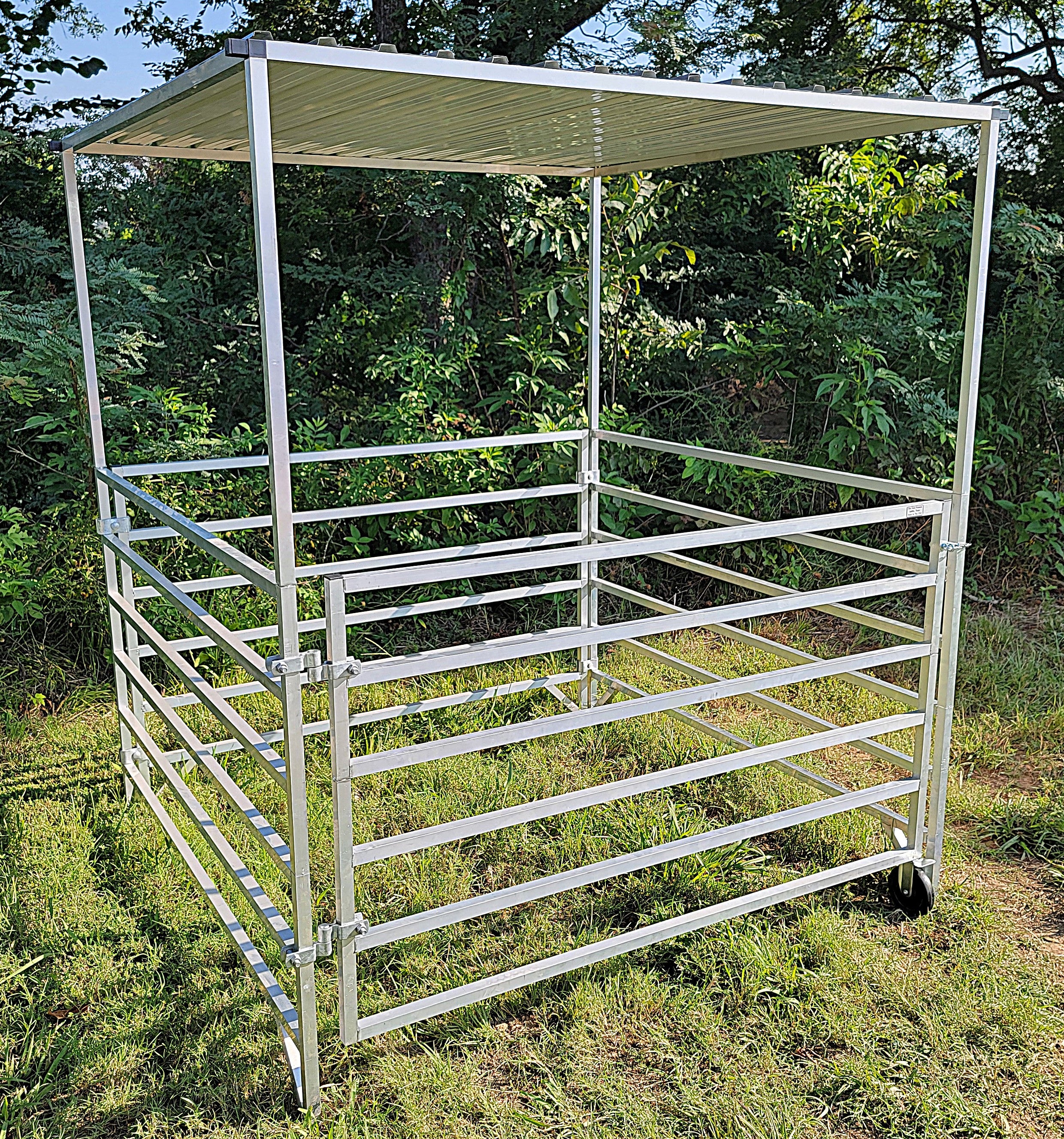 Aluminum 5 Ft X 5 Ft 6 Rail Stall Kit with Shade Canopy (3 Panels, 1 Gate, 1 Shade Canopy)