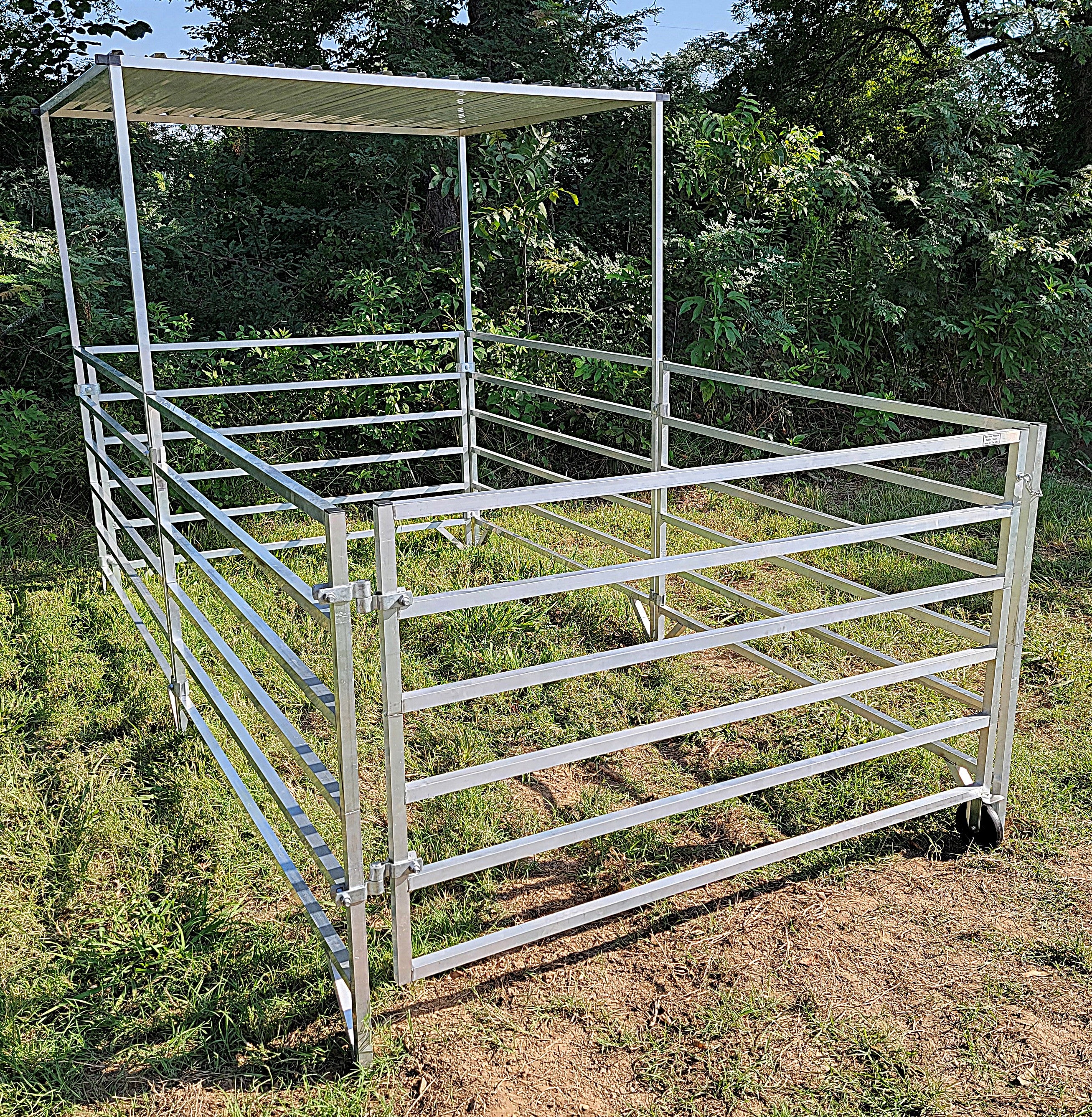 Aluminum 5 Ft X 10 Ft 6 Rail Stall Kit with Shade Canopy (5 Panels, 1 Gate, 1 Shade Canopy)