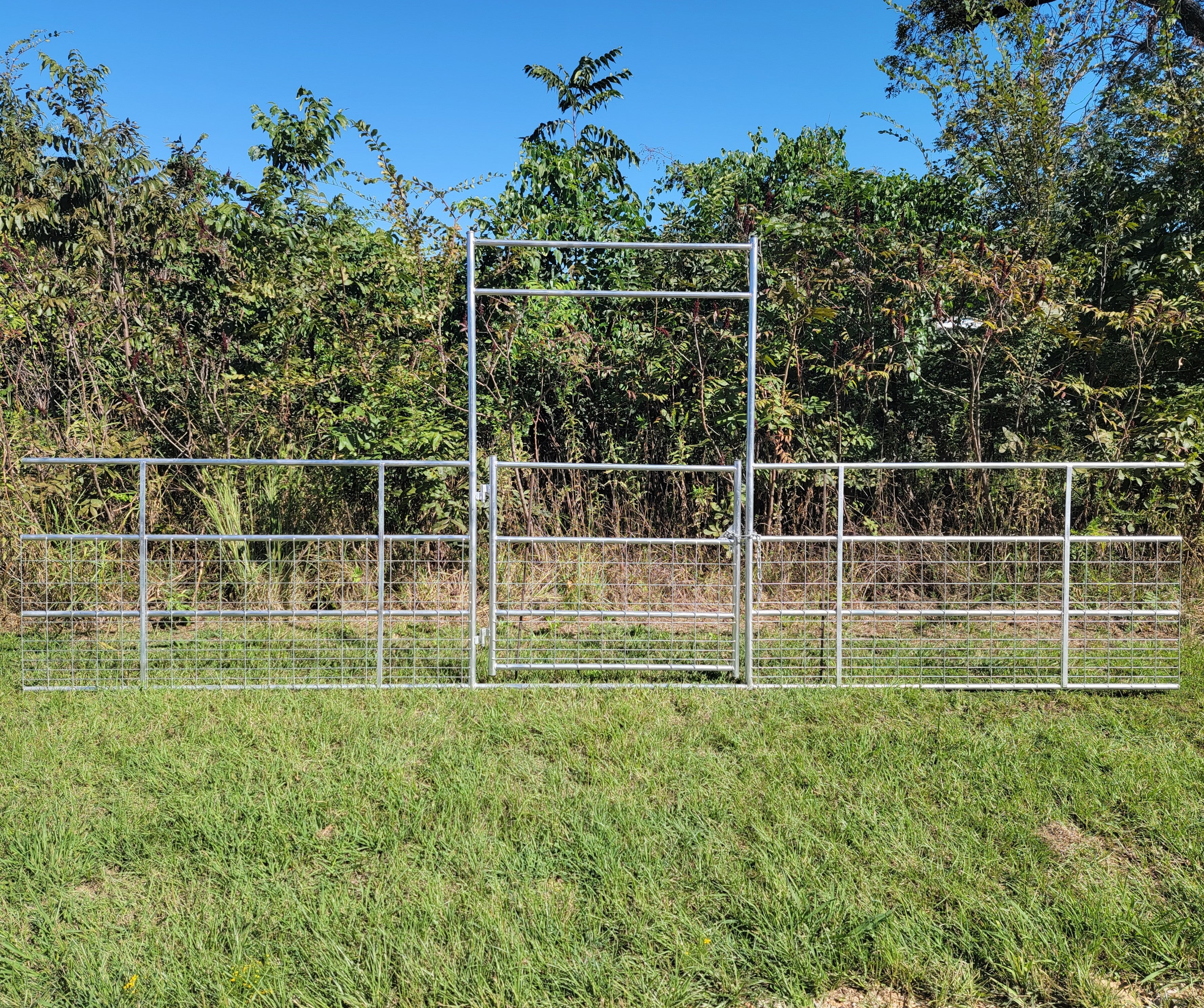 Galvanized 20 Ft Long 4 Rail Continuous Fencing Gate Panel with Mesh